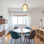 Orient - Modern, Spacious And Sunny! By The River!