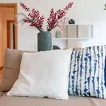Апартаменты Orient - Modern, Spacious And Sunny! By The River! *