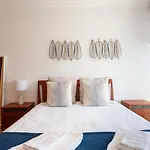 Orient - Modern, Spacious And Sunny! By The River!