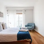 Апартаменты Orient - Modern, Spacious And Sunny! By The River!