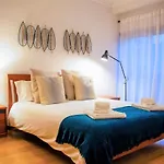 Orient - Modern, Spacious And Sunny! By The River! Апартаменты