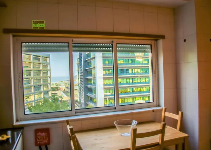 Apartamento Orient - Modern, Spacious And Sunny! By The River!