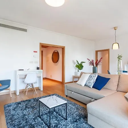 Apartment Orient - Modern, Spacious And Sunny! By The River!