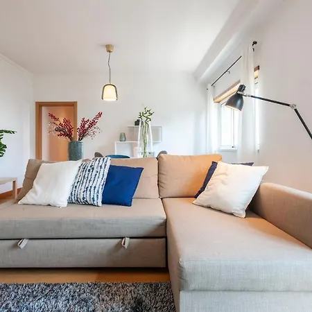 Orient - Modern, Spacious And Sunny! By The River! *