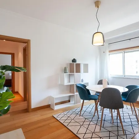 Orient - Modern, Spacious And Sunny! By The River! Lisbon