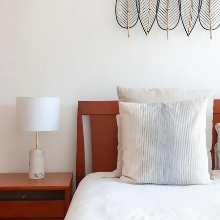 Orient - Modern, Spacious And Sunny! By The River! Apartman