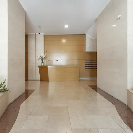 Orient - Modern, Spacious And Sunny! By The River!