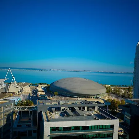 Orient - Modern, Spacious And Sunny! By The River! Apartman