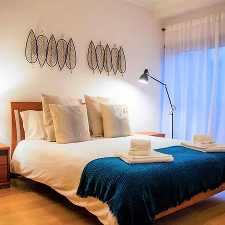 Orient - Modern, Spacious And Sunny! By The River! Apartment