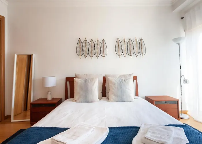 Orient - Modern, Spacious And Sunny! By The River!