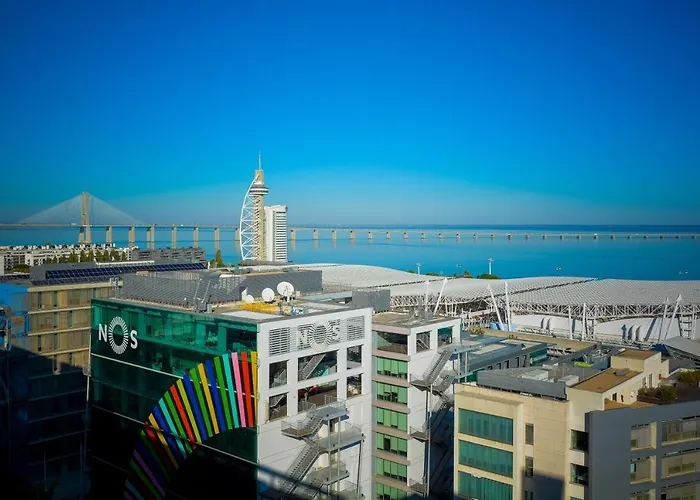 Orient - Modern, Spacious And Sunny! By The River!
