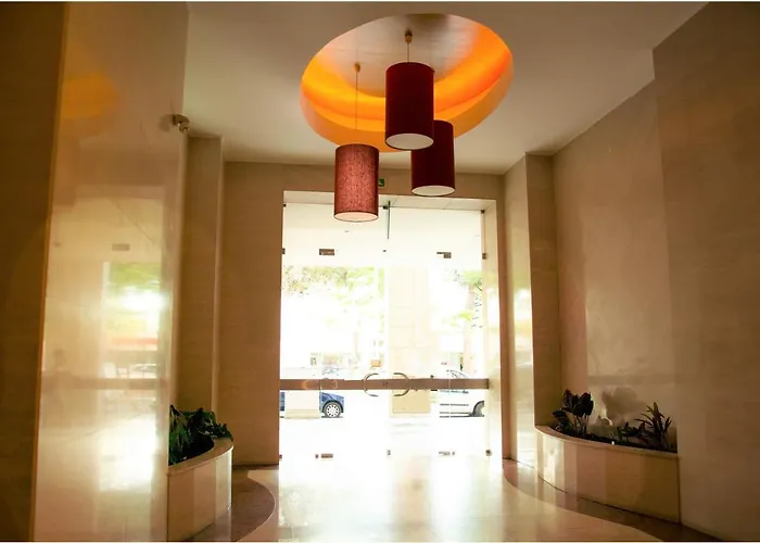 Orient - Modern, Spacious And Sunny! By The River! *