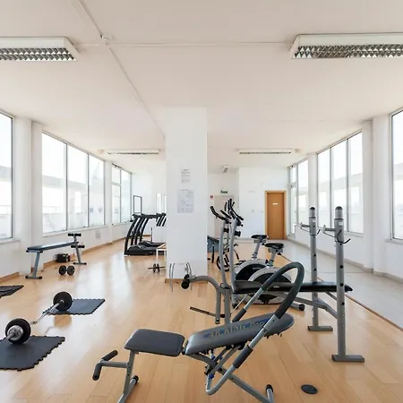 Orient - Modern, Spacious And Sunny! By The River!