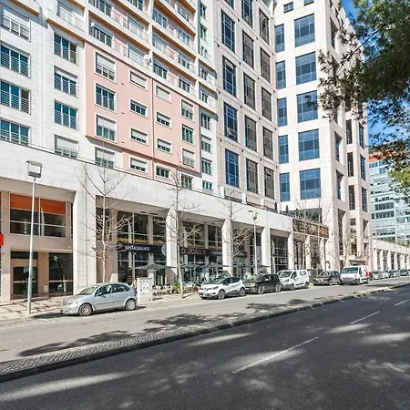 Orient - Modern, Spacious And Sunny! By The River! * Lisboa