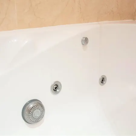 Orient - Modern, Spacious And Sunny! By The River!