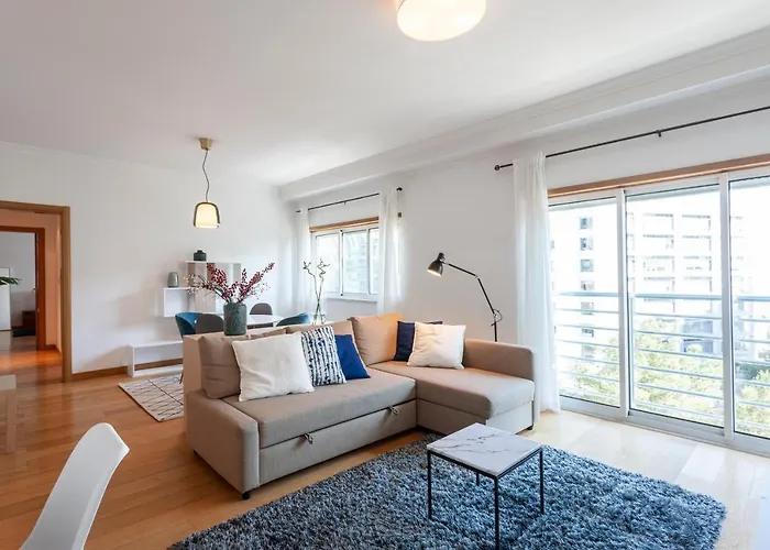 شقة Orient - Modern, Spacious And Sunny! By The River!