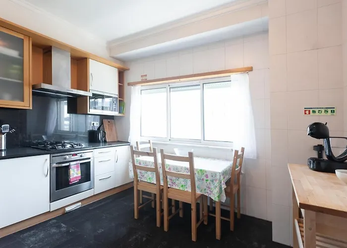 Orient - Modern, Spacious And Sunny! By The River!