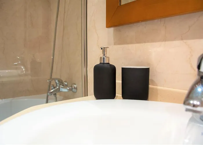 شقة Orient - Modern, Spacious And Sunny! By The River!
