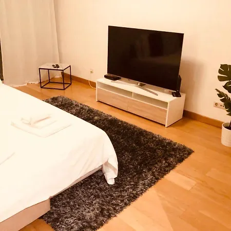 Orient - Modern, Spacious And Sunny! By The River! Appartement