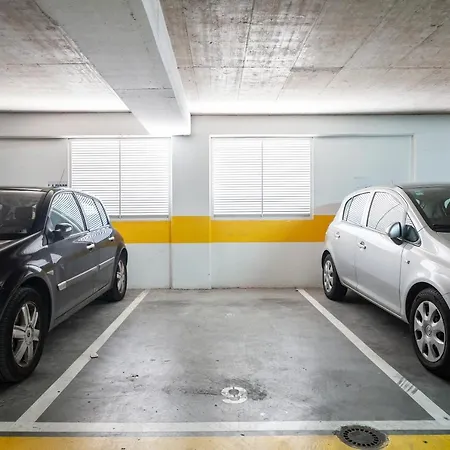 Orient - Modern, Spacious And Sunny! By The River! *