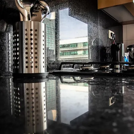 Orient - Modern, Spacious And Sunny! By The River! Appartement